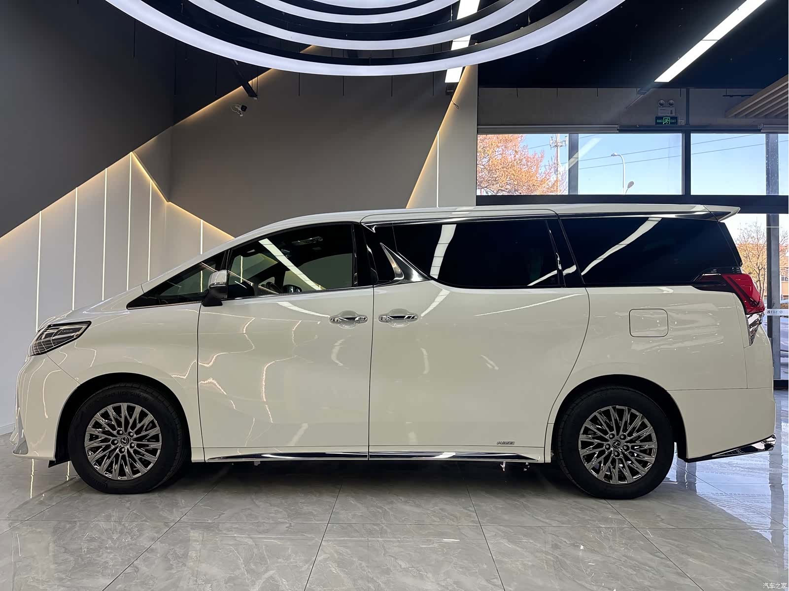 Lexus LM, 2021 7