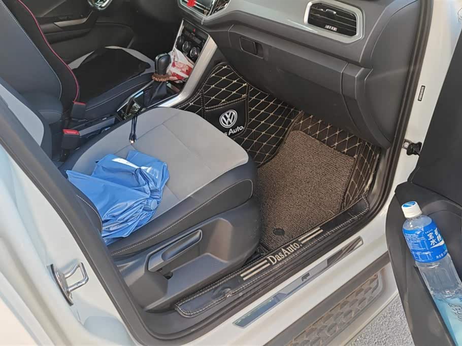 Volkswagen T-ROC exploring Songs