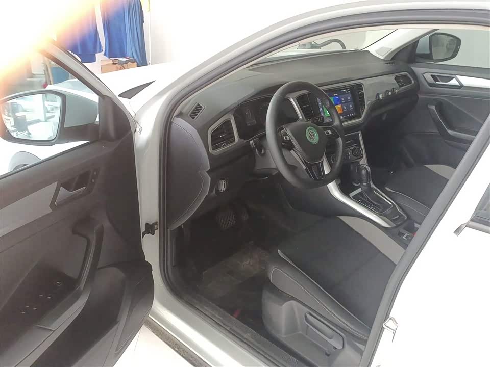 Volkswagen T-ROC exploring Songs