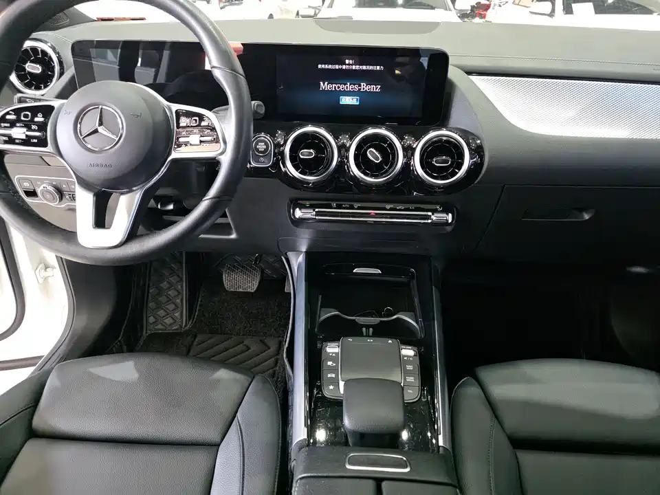 Mercedes-Benz GLA Mercedes-Benz GLA