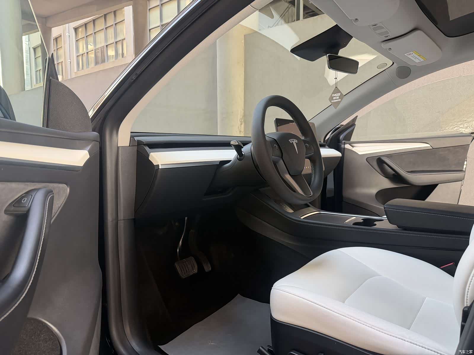 Tesla Model Y, 2023 13