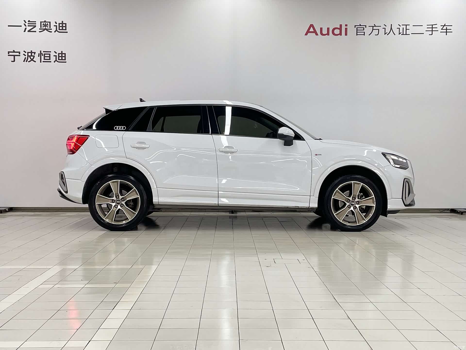 Audi Q2L, 2024 3