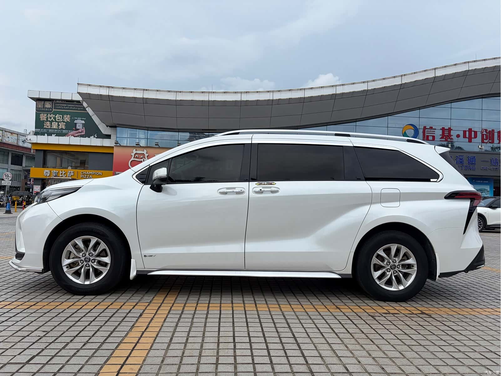 Toyota Granvia, 2024 27