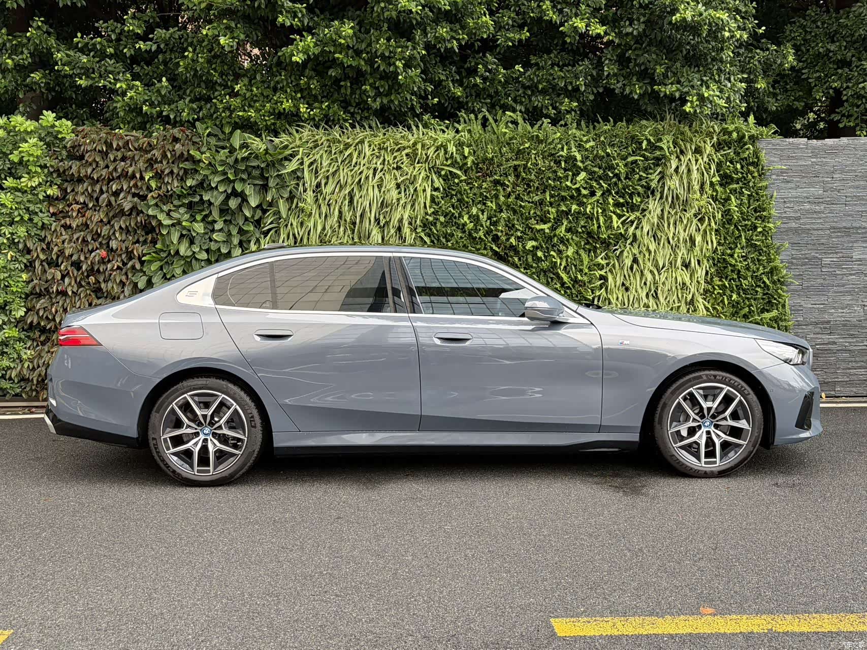 BMW i5, 2024 4