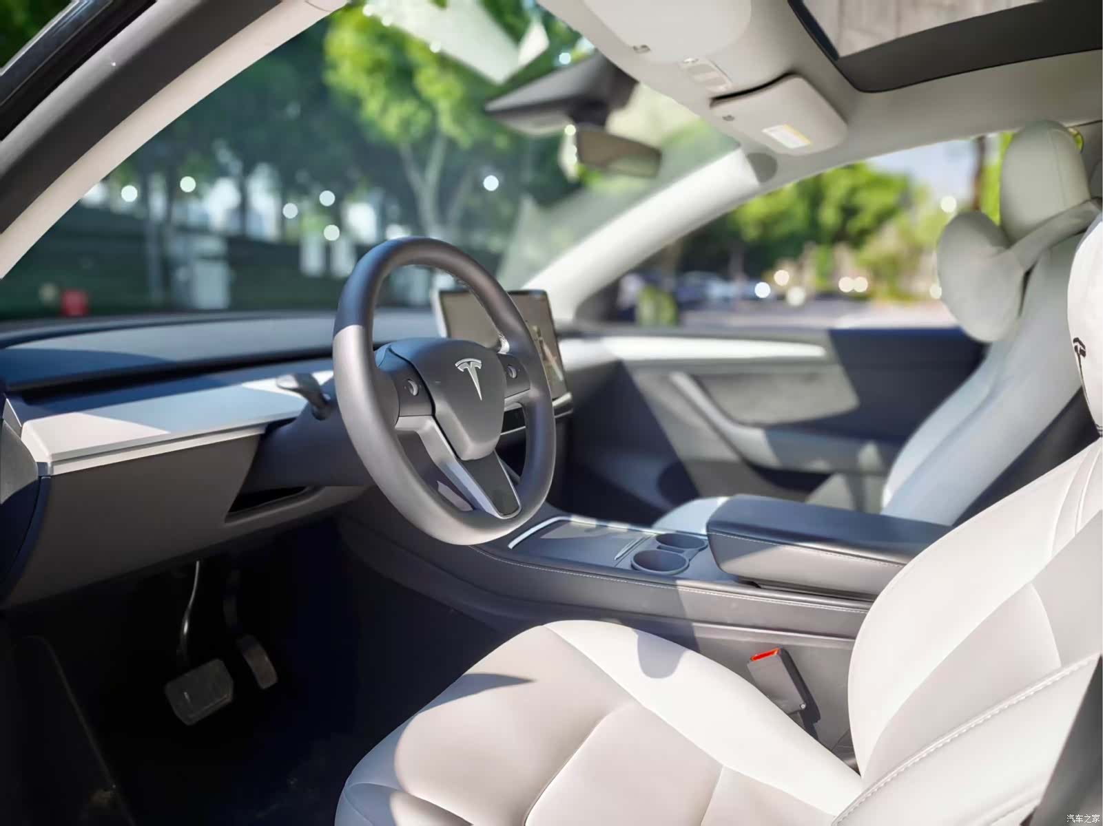 Tesla Model Y, 2022 3
