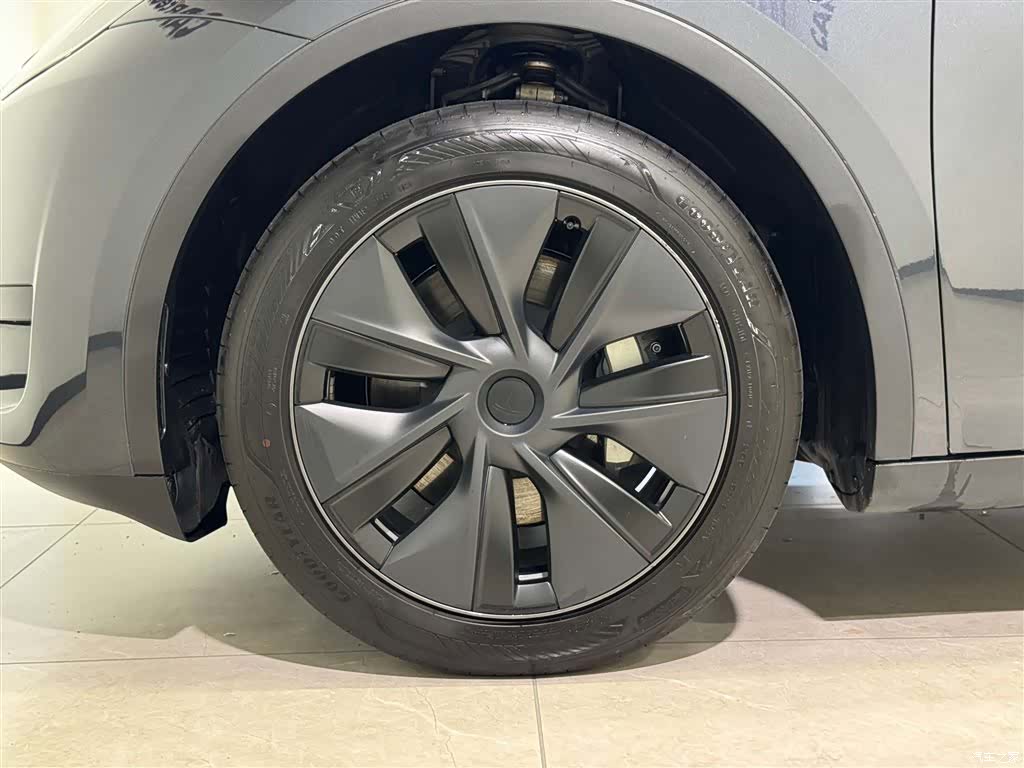 Tesla Model Y, 2025 10