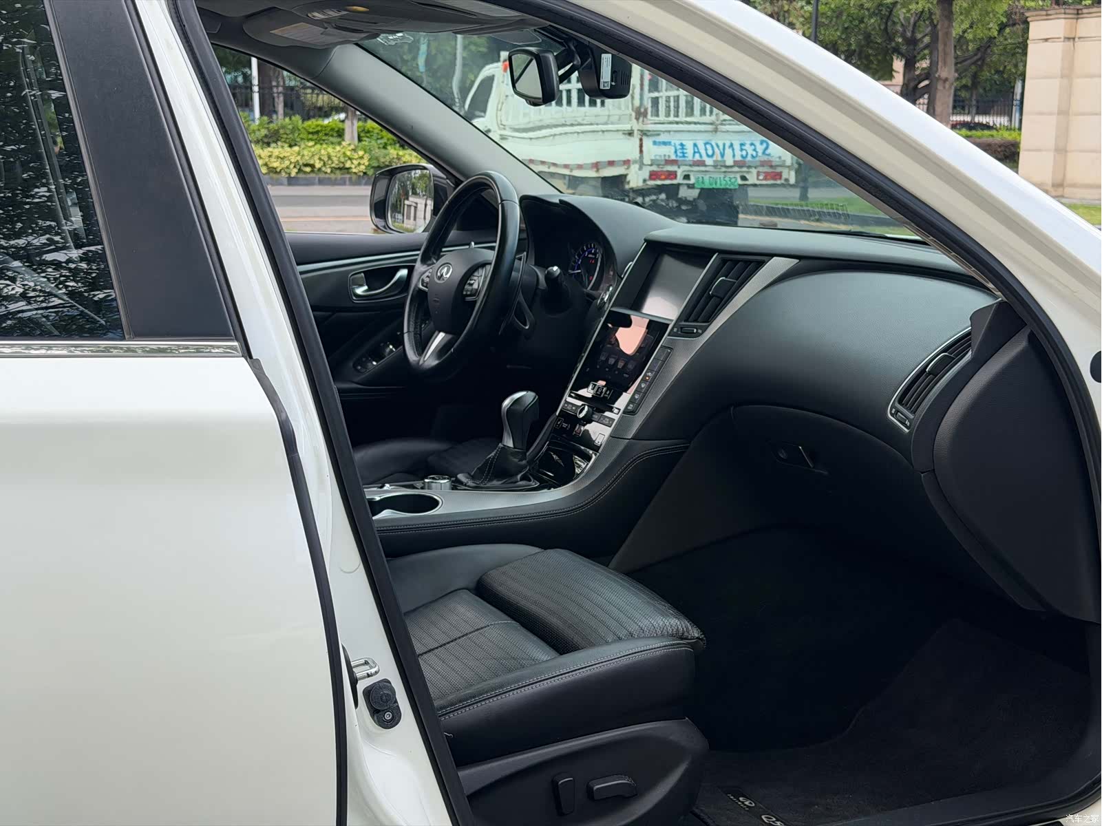 Infiniti Q50L, 2015 11