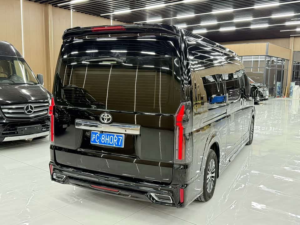 Toyota HIACE Toyota HIACE