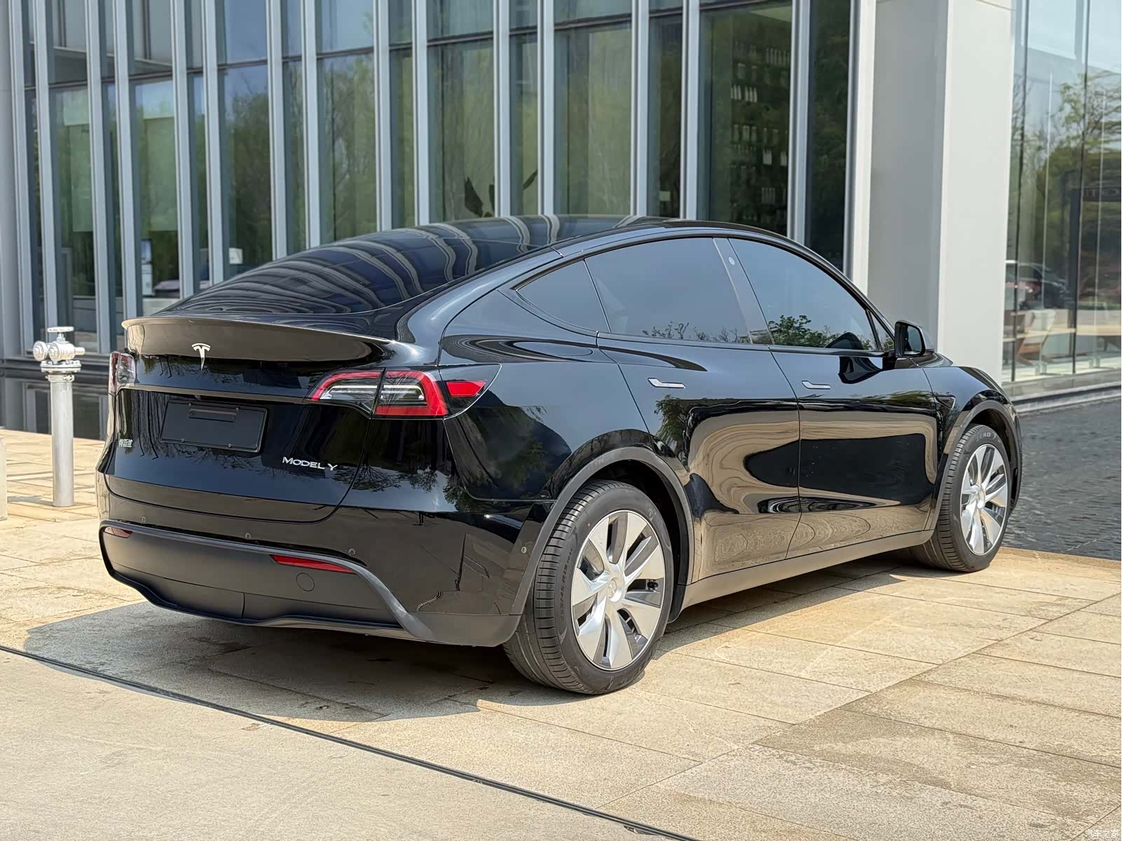 Tesla Model Y, 2023 18