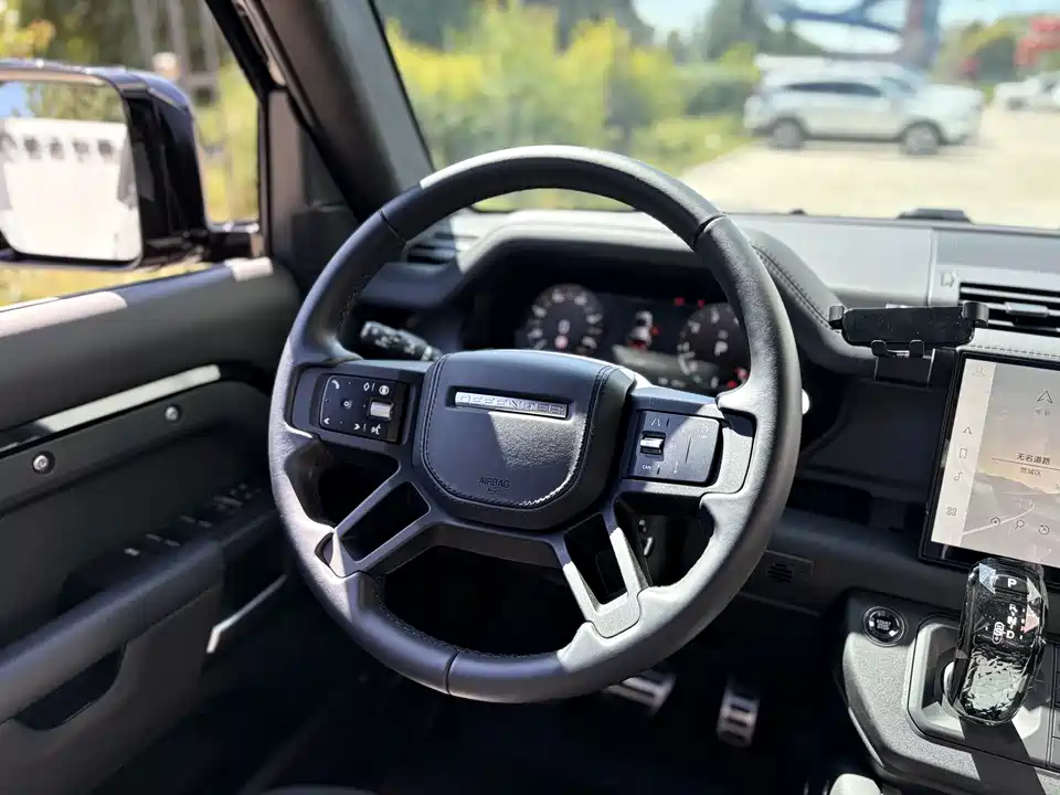 Land Rover guard