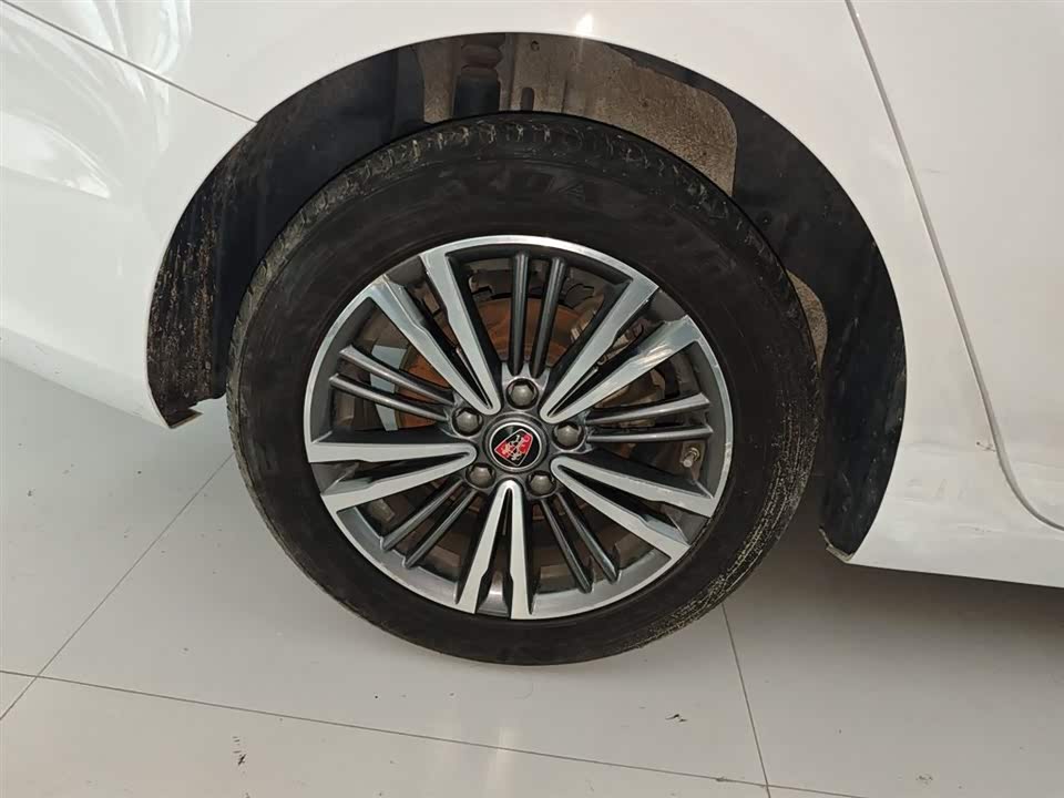 Roewe i5
