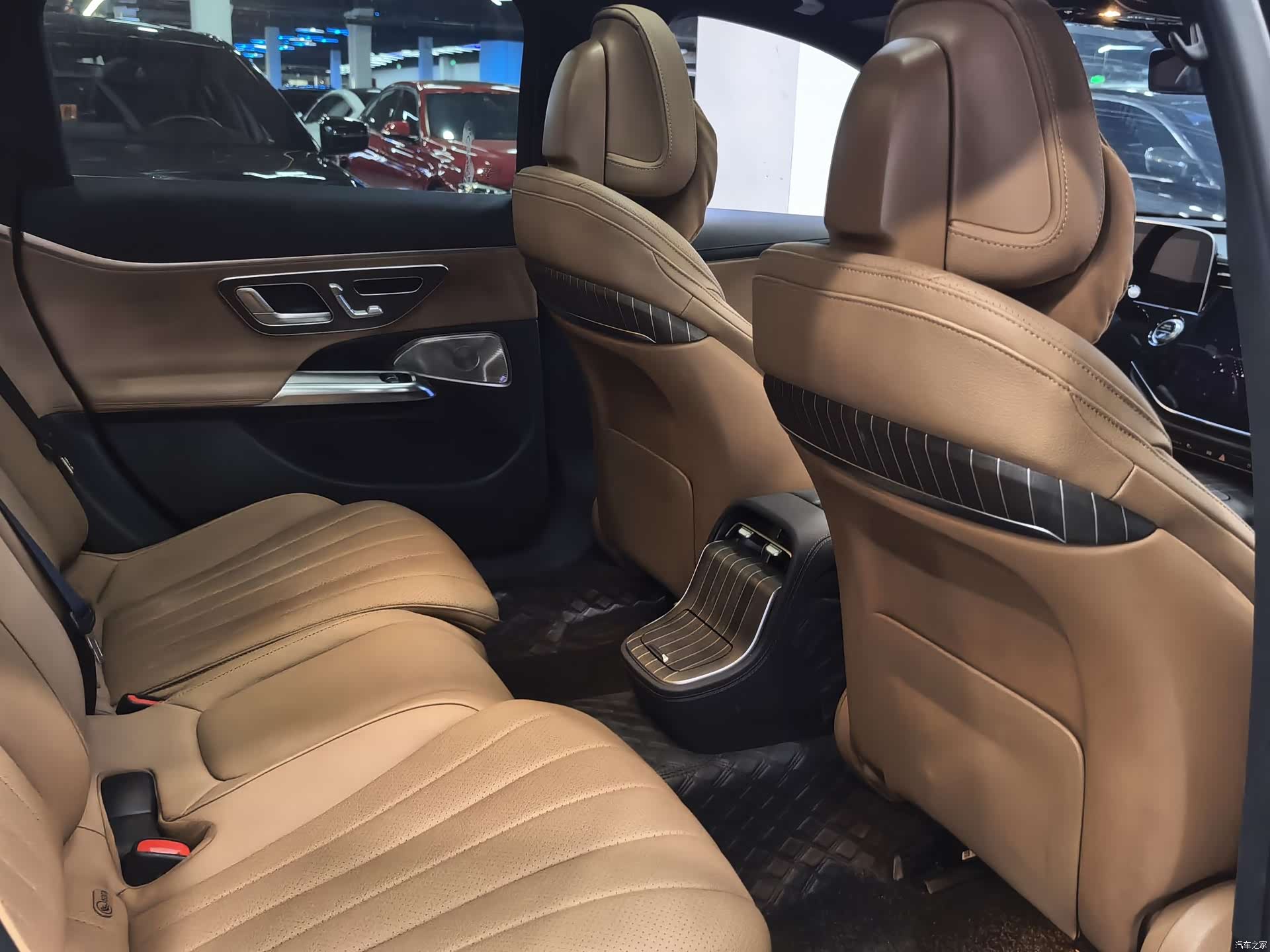Mercedes-Benz E-Class, 2024 15