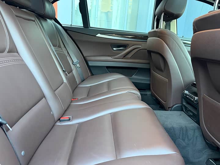 BMW 5 Series xin neng yuan 2015 530Le