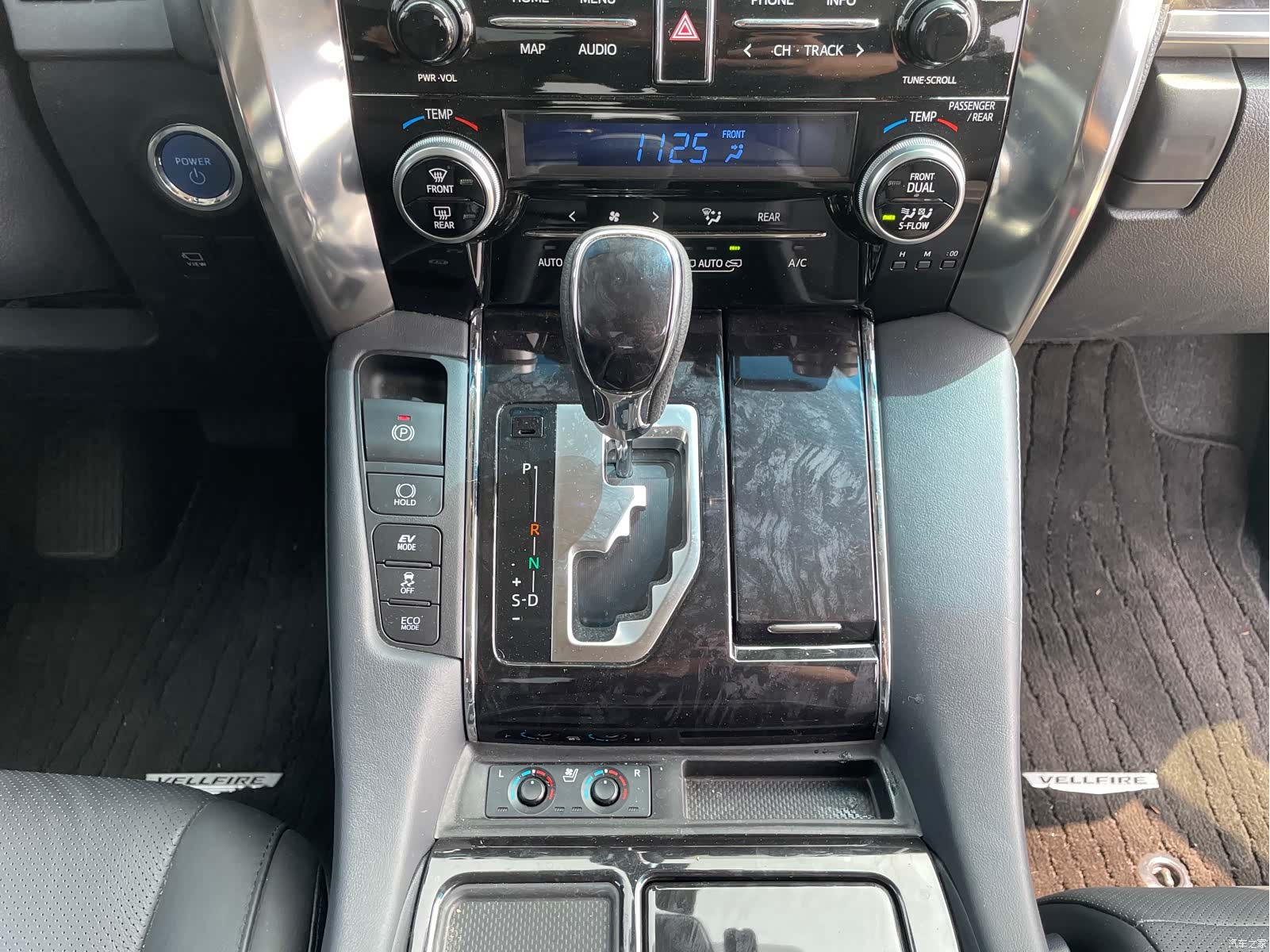 Toyota Vellfire, 2020 9