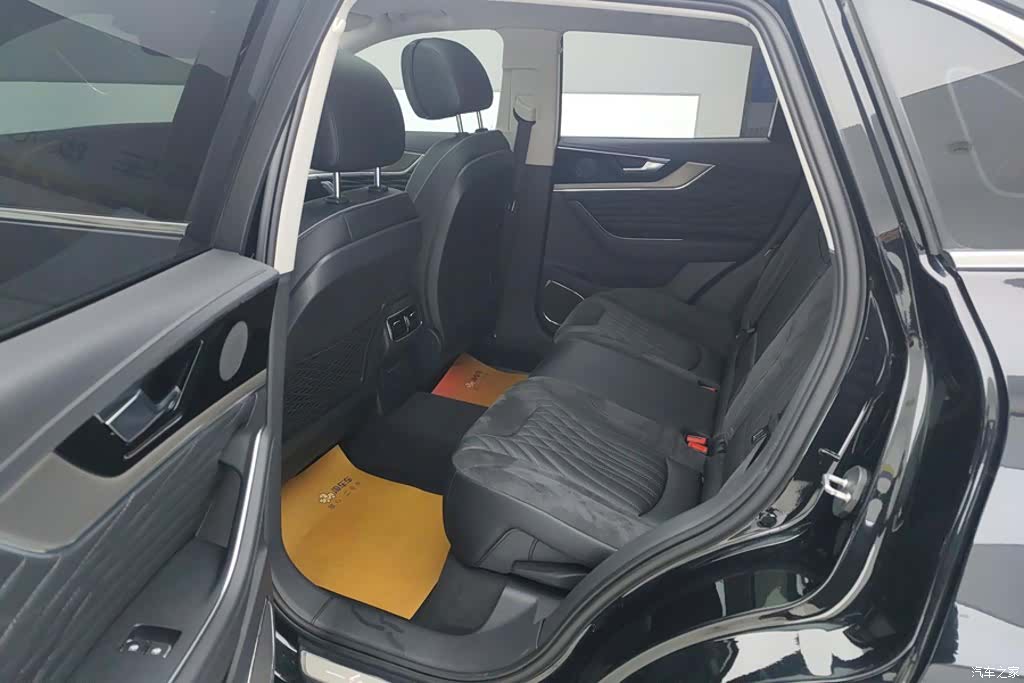 Hongqi HS5, 2022 11