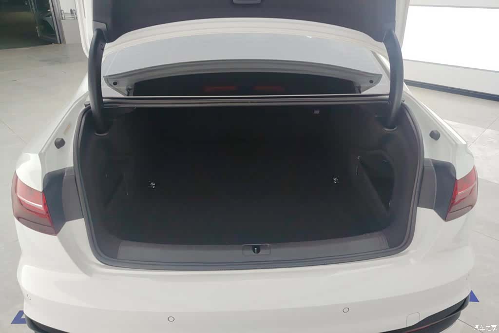 Audi A4L, 2023 4