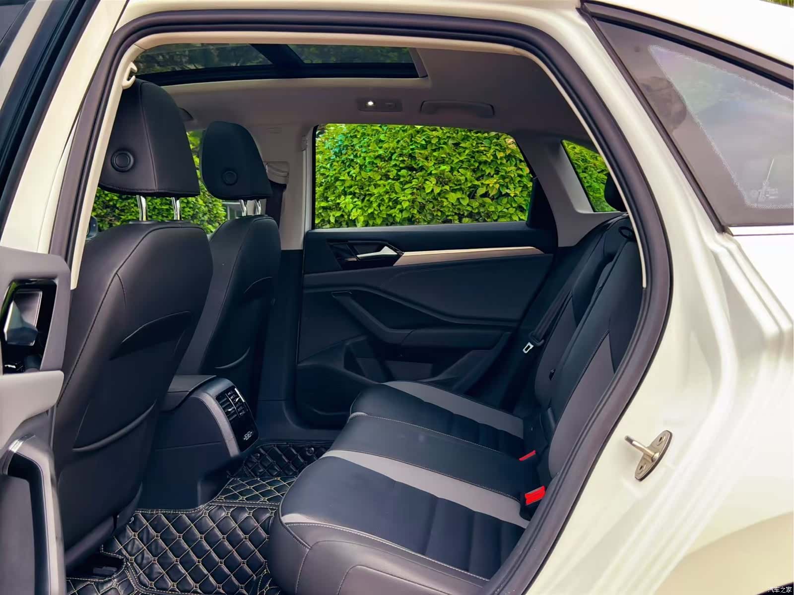 Volkswagen Sagitar, 2021 10