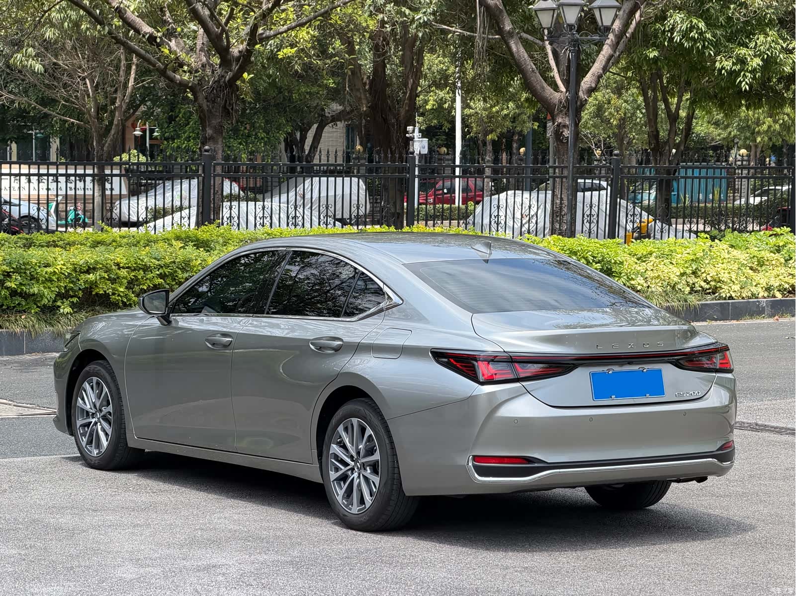 Lexus ES, 2025 14