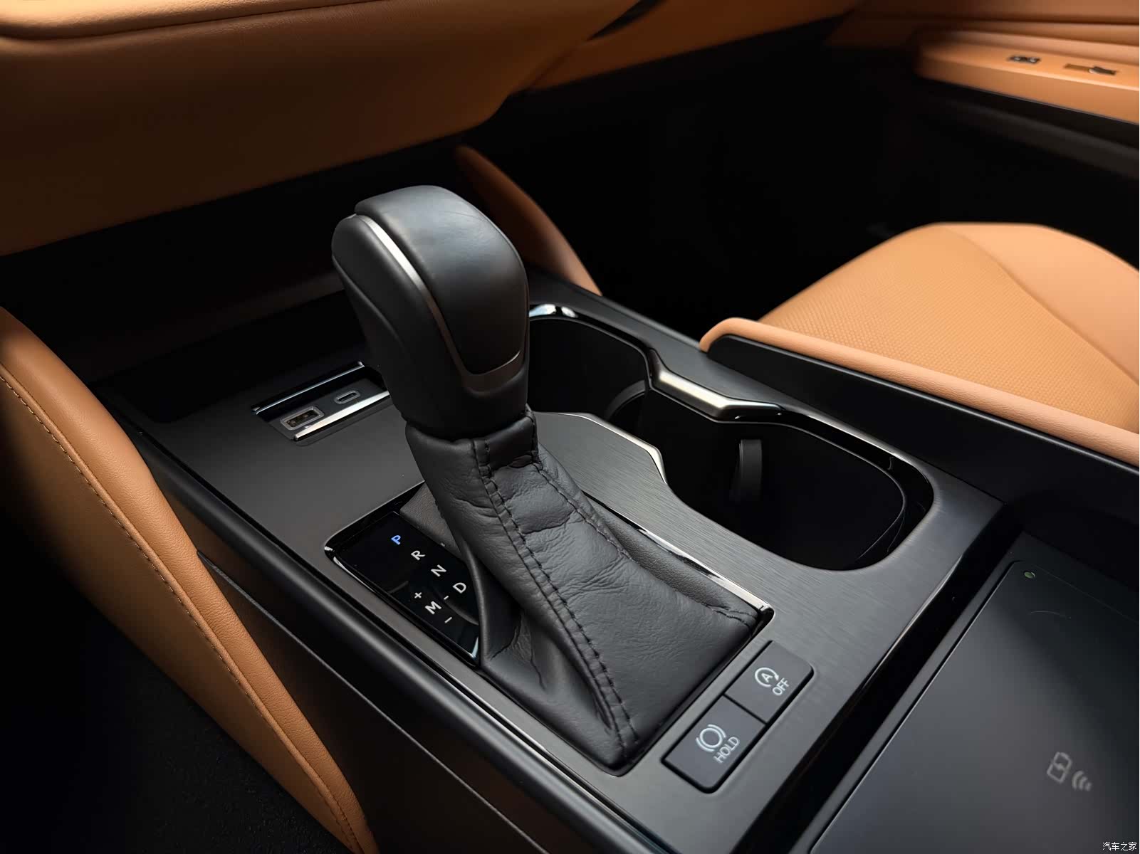 Lexus ES, 2025 12