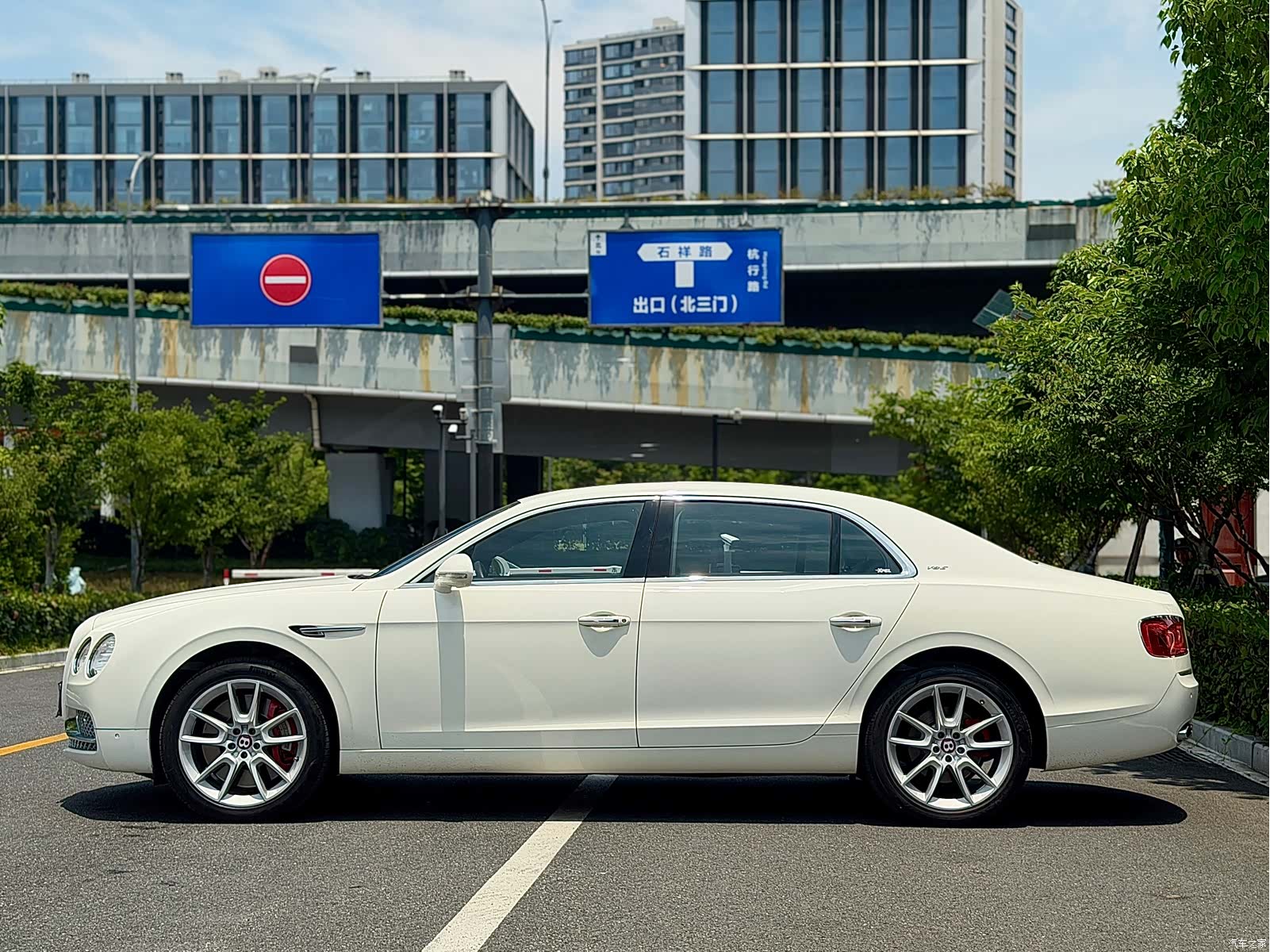 Bentley Flying Spur, 2020 4