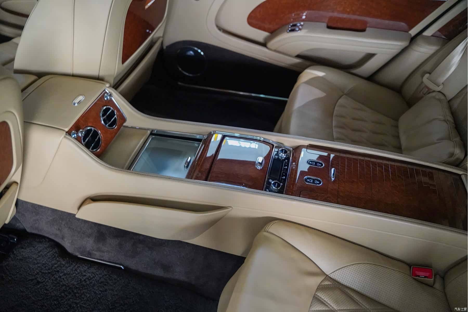 Bentley Mulsanne, 2018 9
