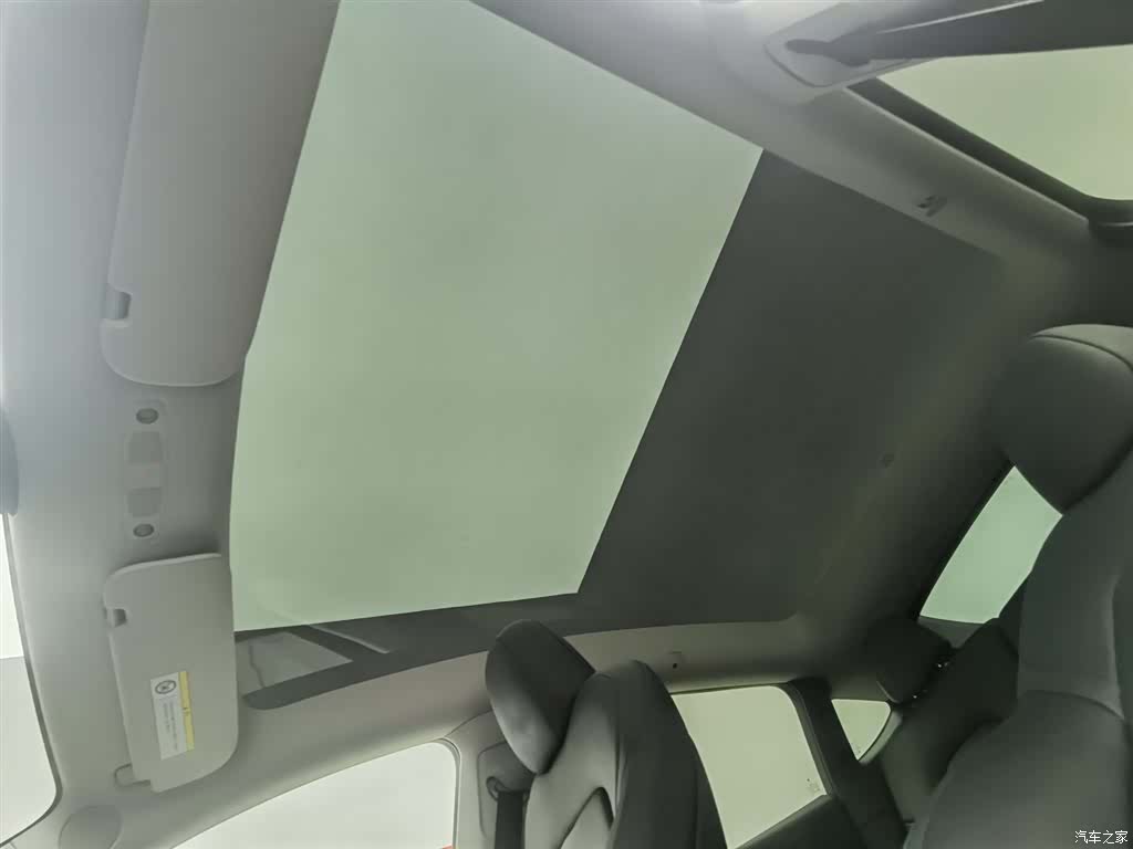 Tesla Model Y, 2023 14