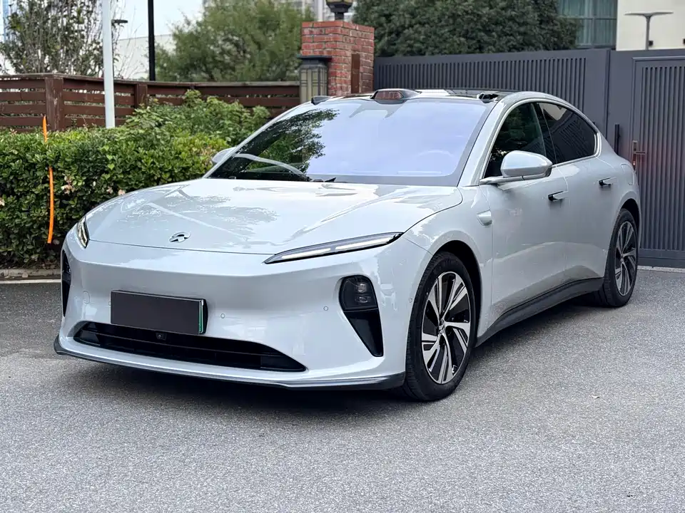 NIO ET5