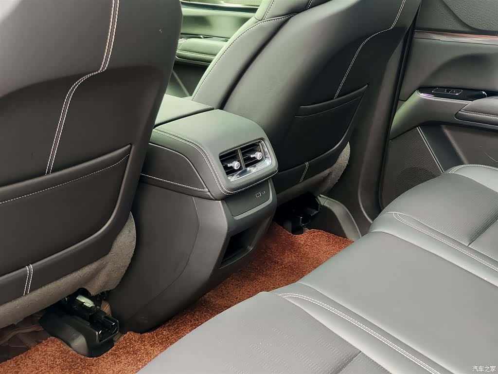 Cadillac XT5, 2025 9