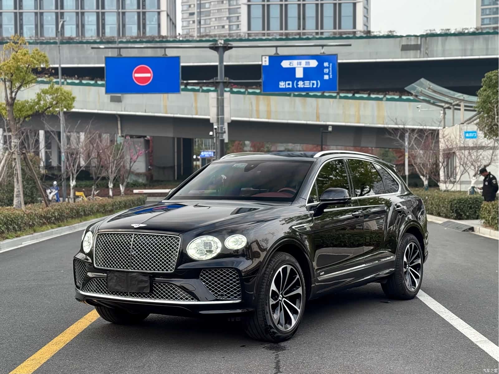 Bentley Bentayga, 2021 3