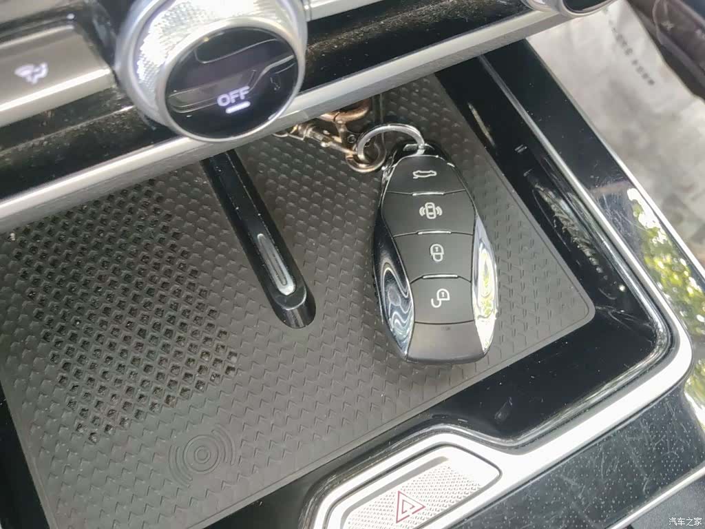 Hongqi HS5, 2024 12