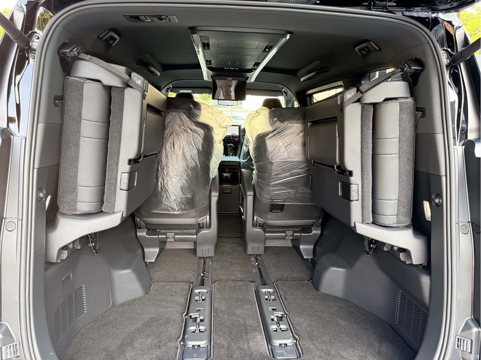 Toyota Alphard, 2025 16