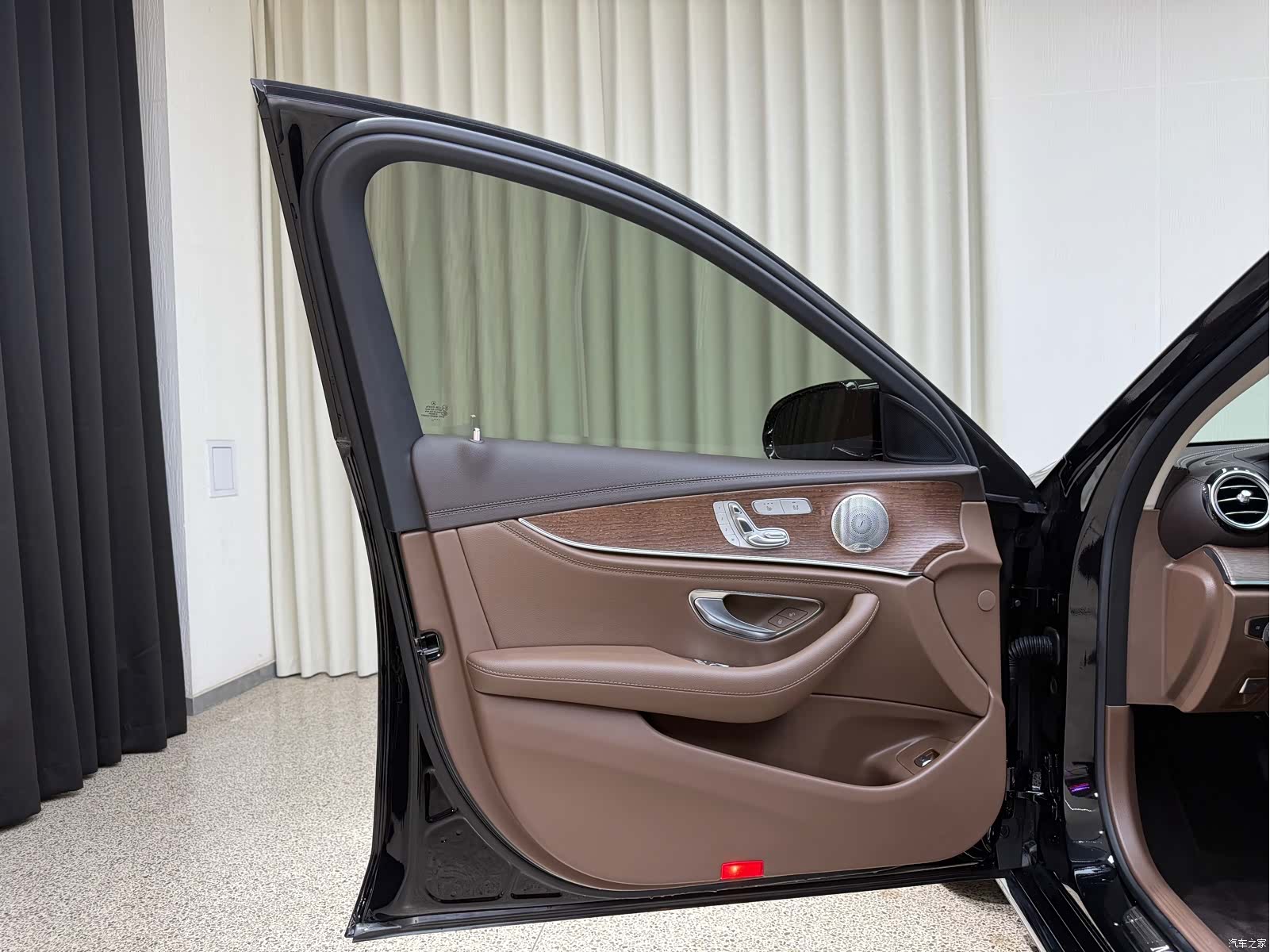 Mercedes-Benz E-Class, 2023 23