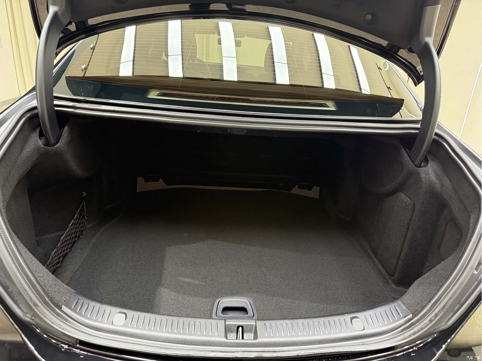 Mercedes-Benz E-Class, 2023 14