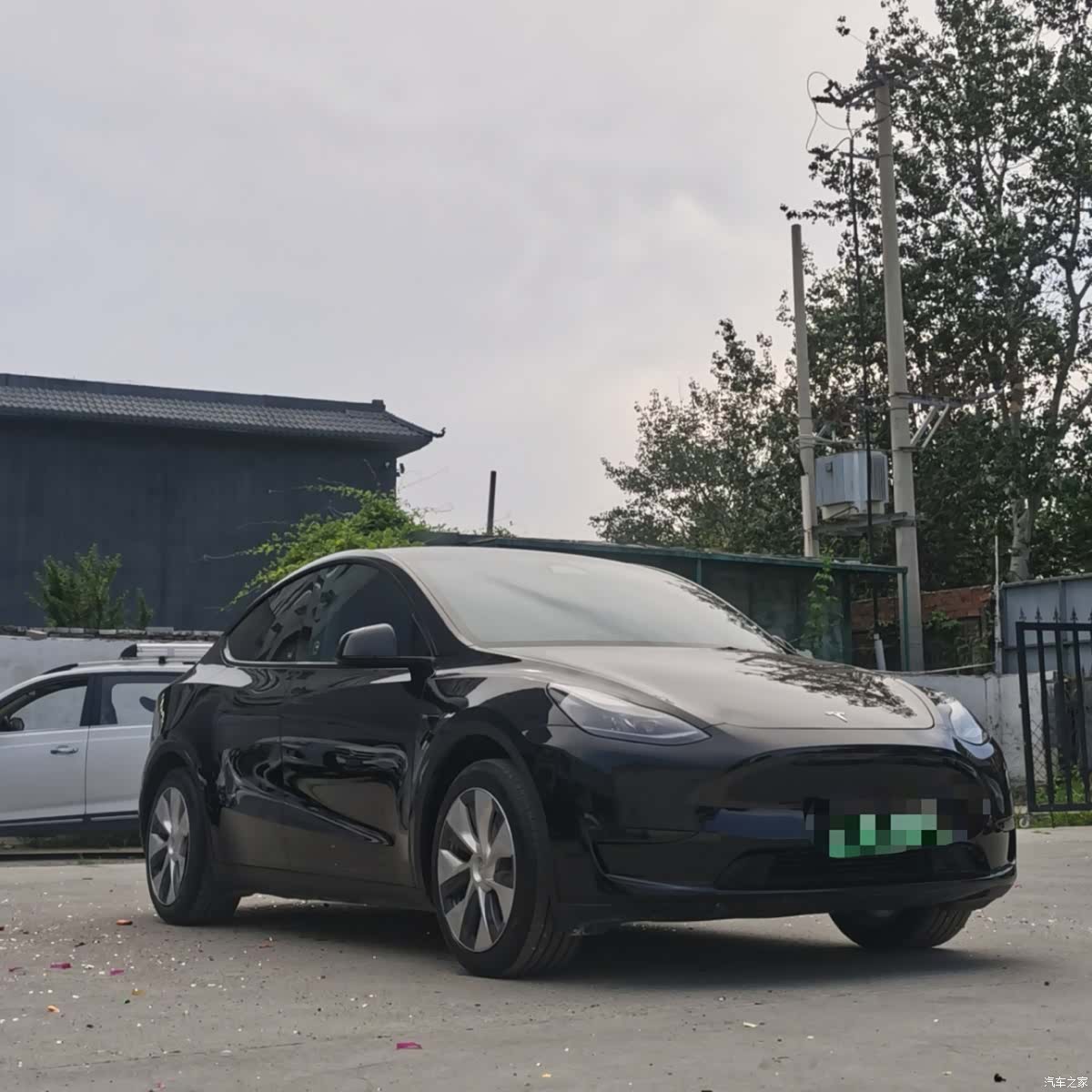 Tesla Model Y, 2023 2