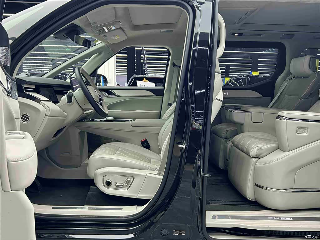 Volvo EM90, 2025 11