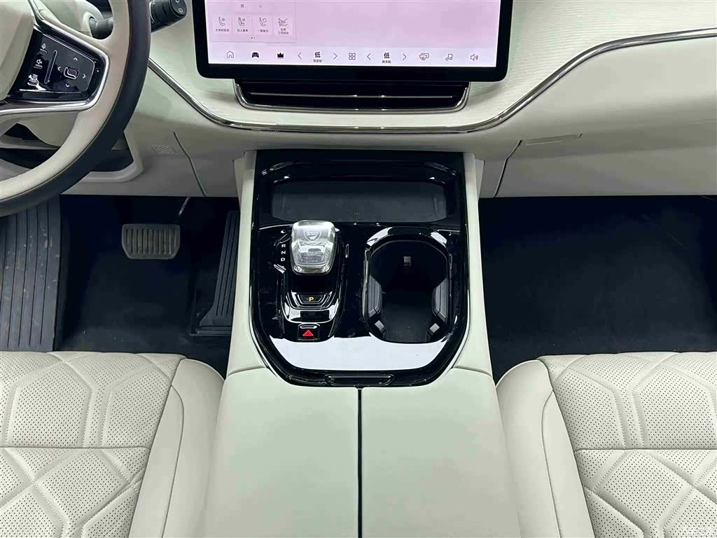 Volvo EM90, 2025 12
