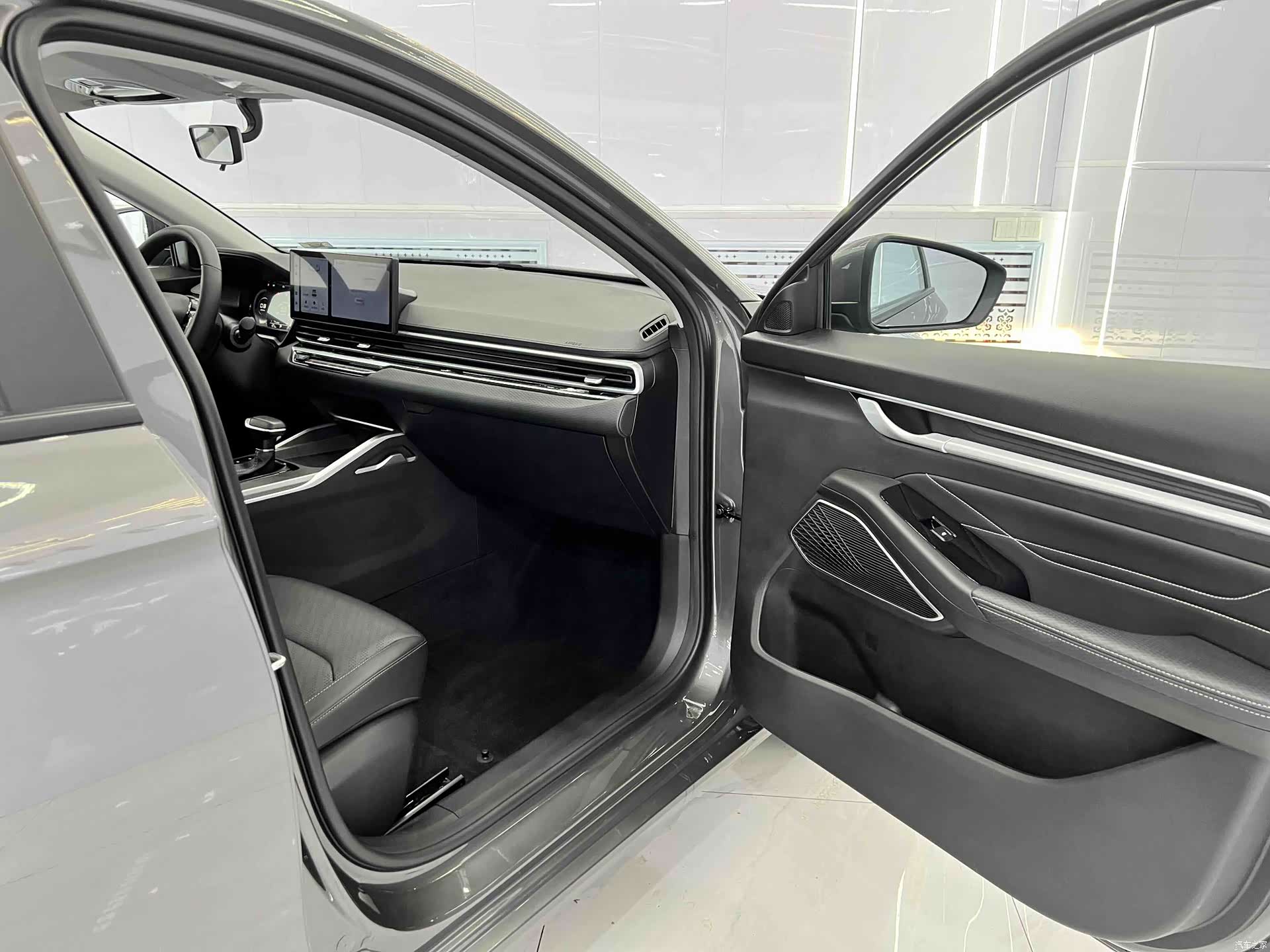 Geely Emgrand, 2023 18