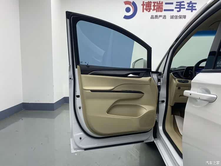 Buick GL8, 2024 13