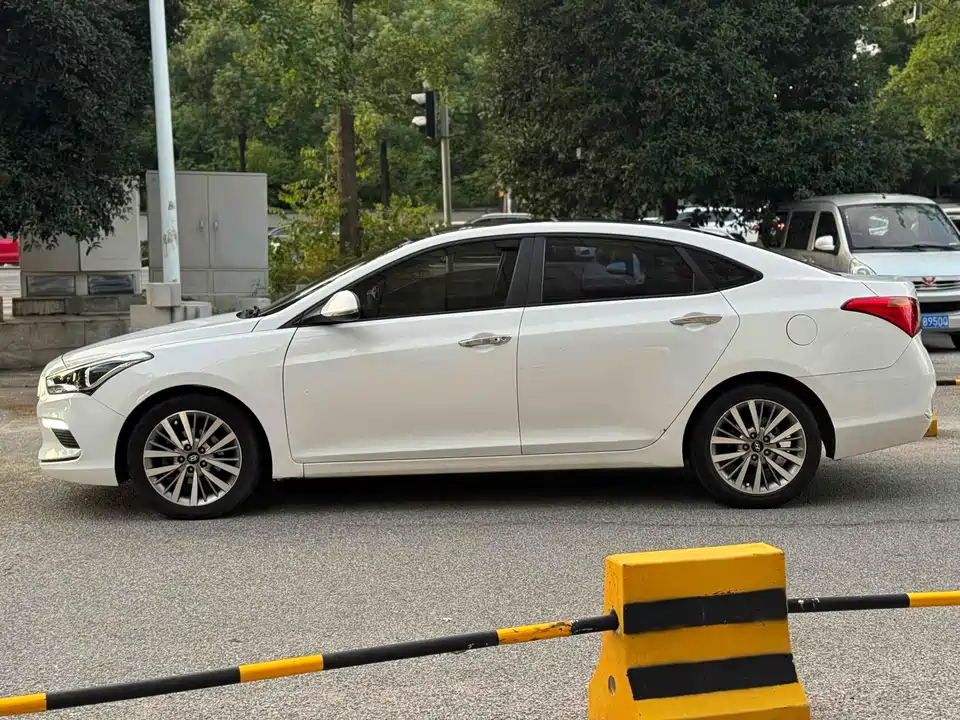 Hyundai Name picture