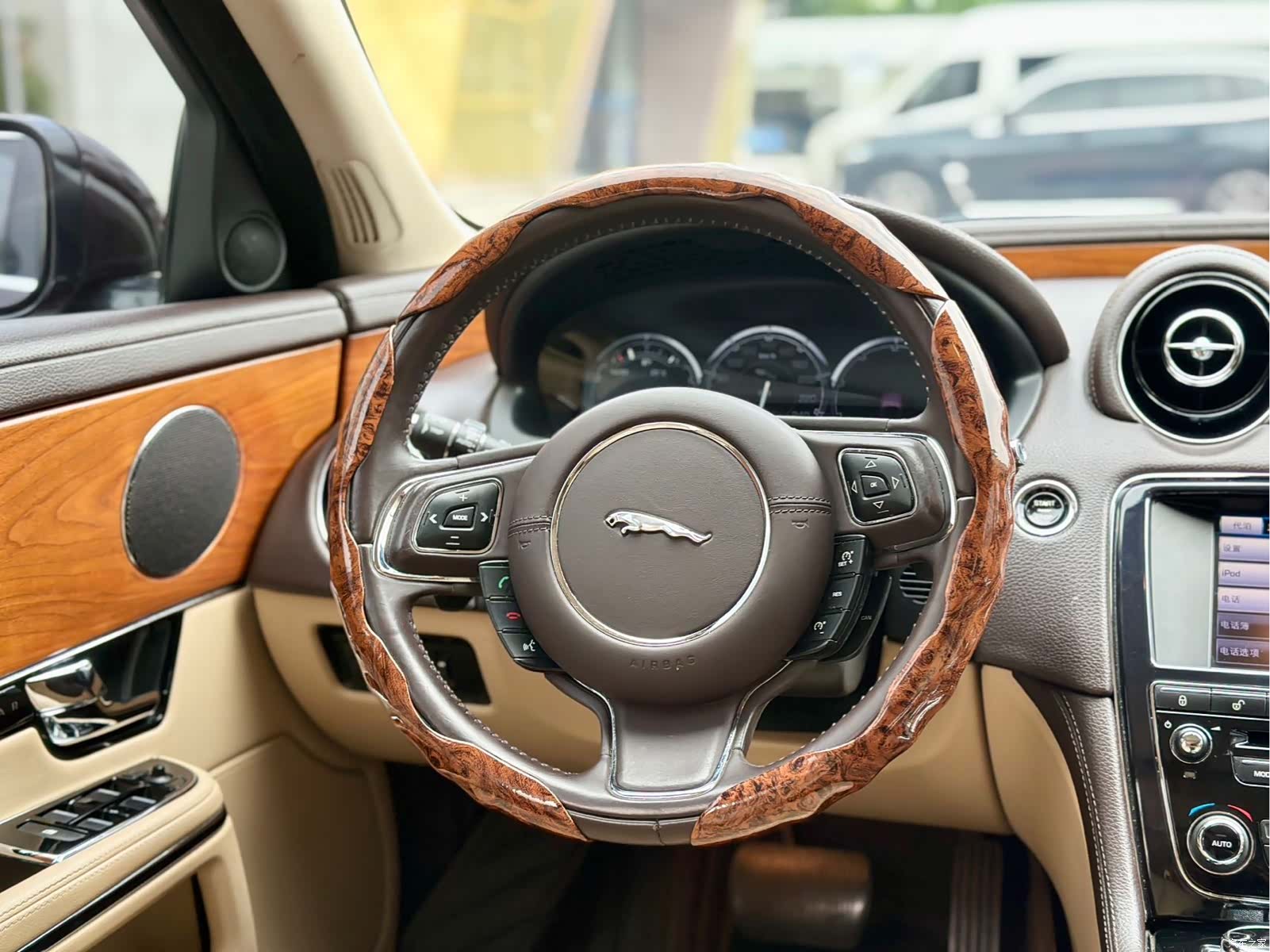 Jaguar XJ, 2013 13
