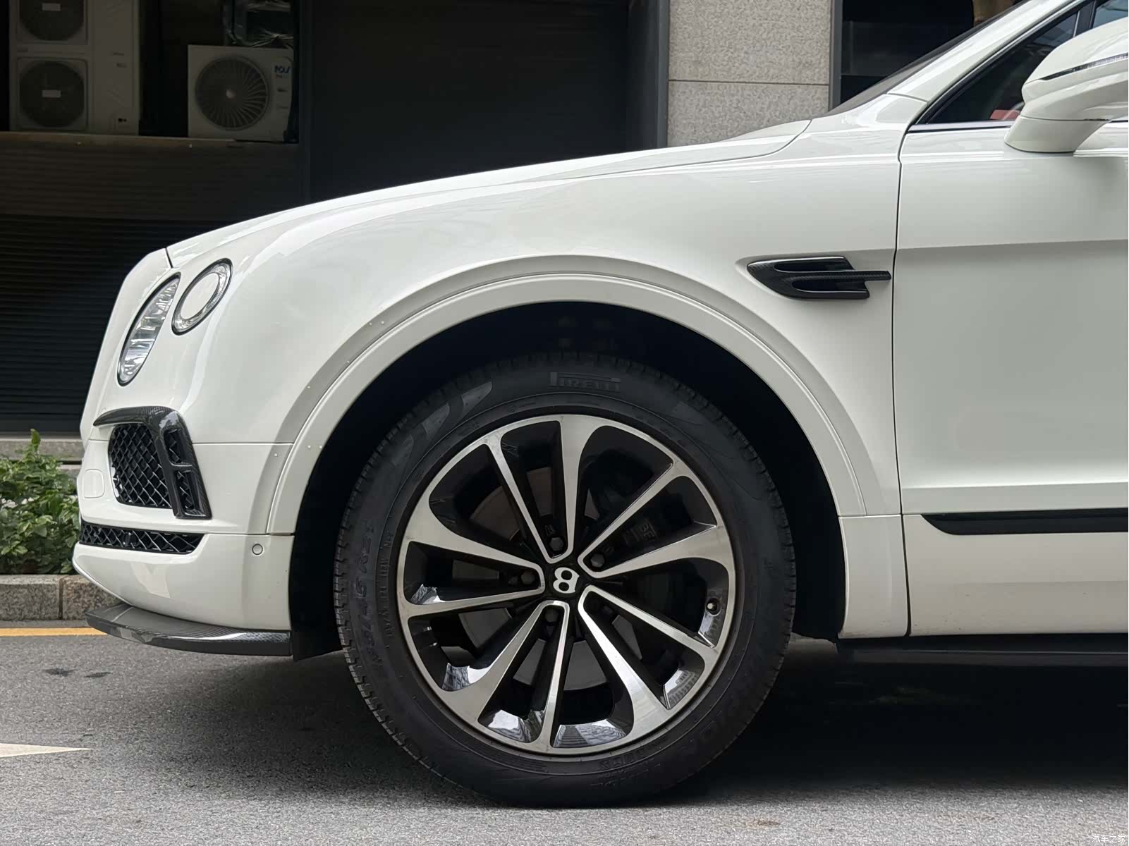 Bentley Bentayga, 2016 21