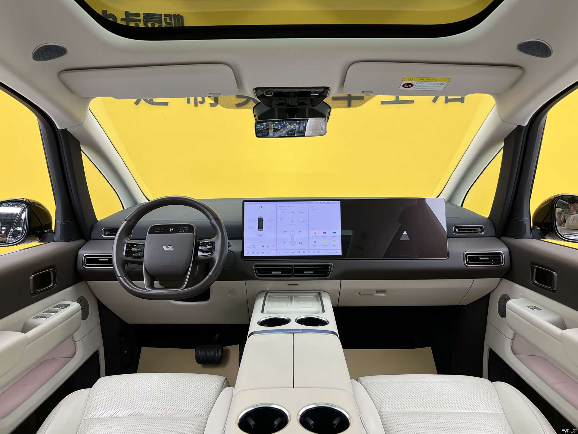 Li Auto MEGA, 2024 10