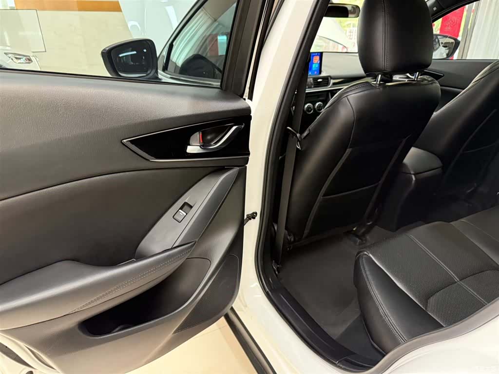 Mazda CX-4, 2023 17