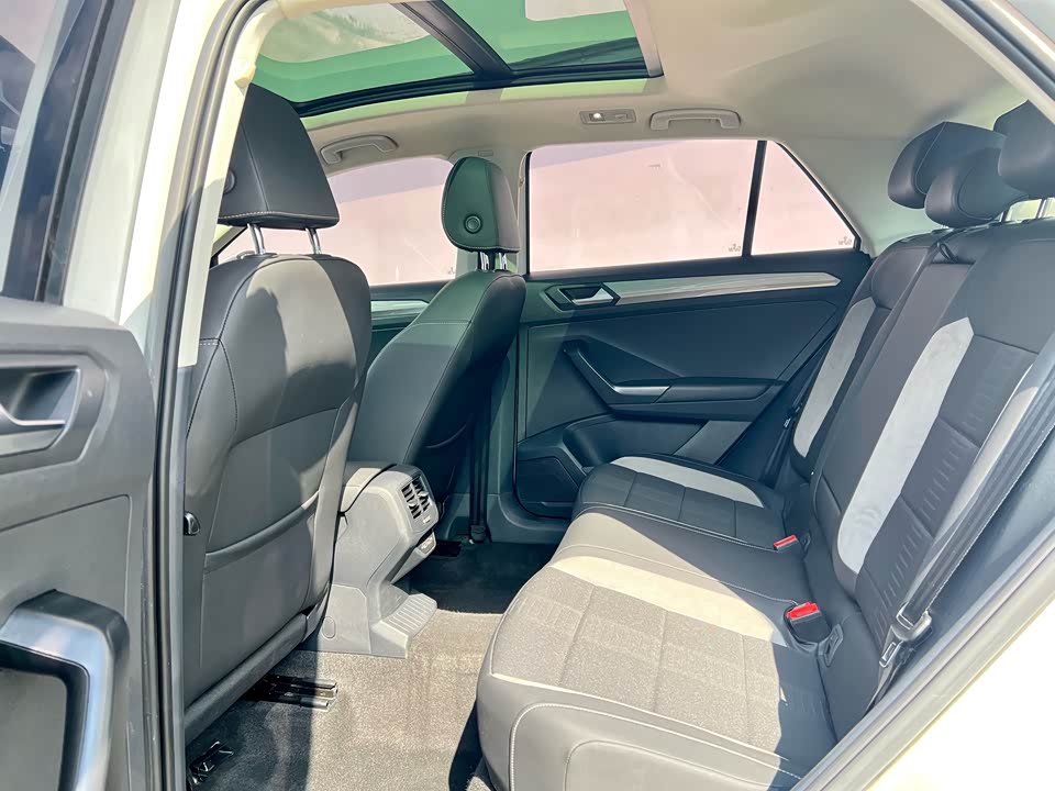 Volkswagen T-ROC exploring Songs