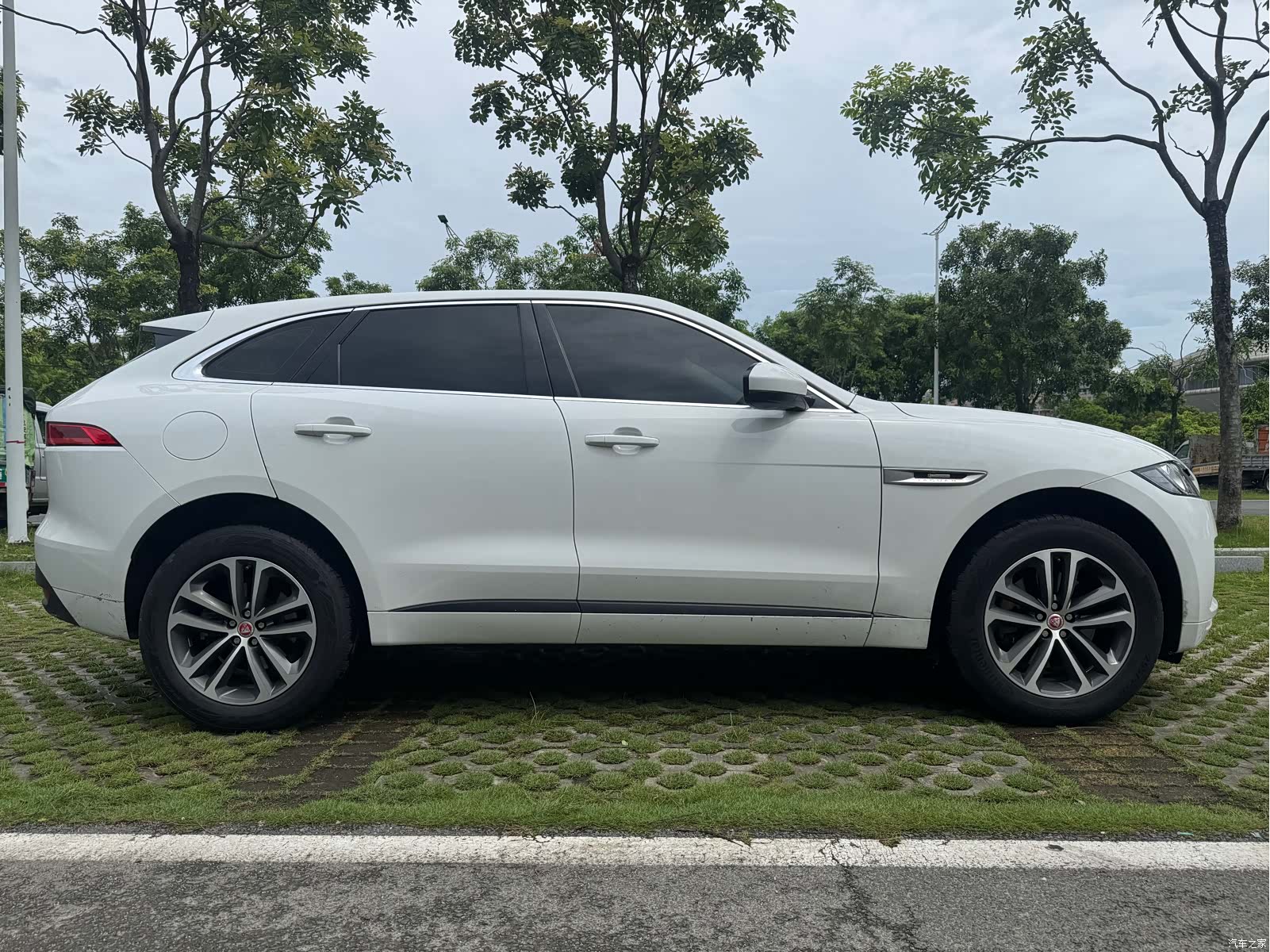 Jaguar F-PACE, 2017 4