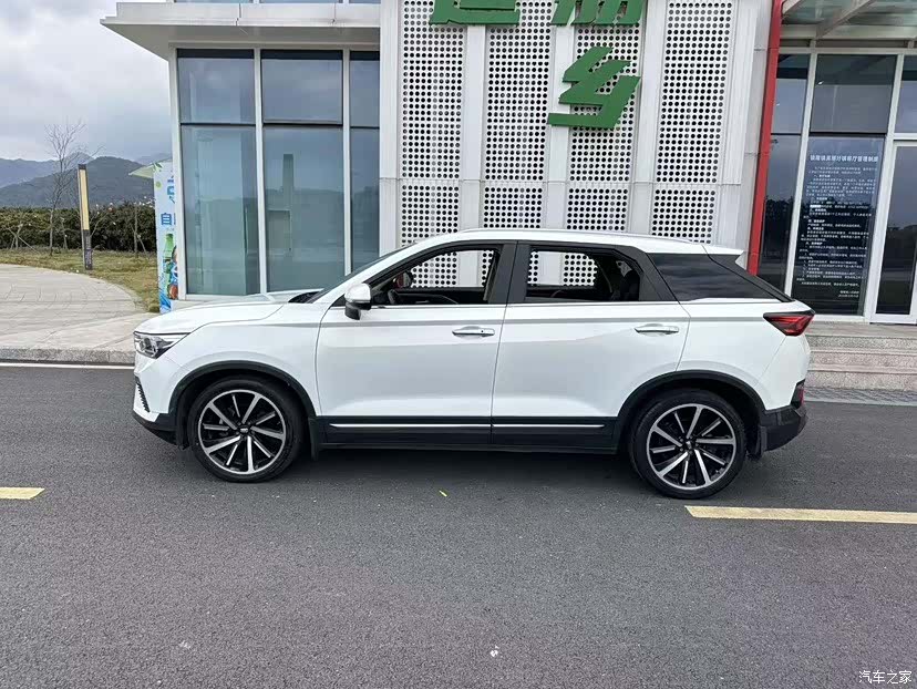 Bestune T77, 2019 8