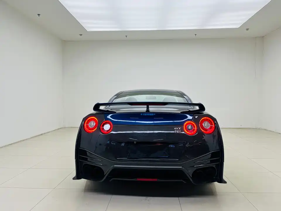 Nissan GT-R
