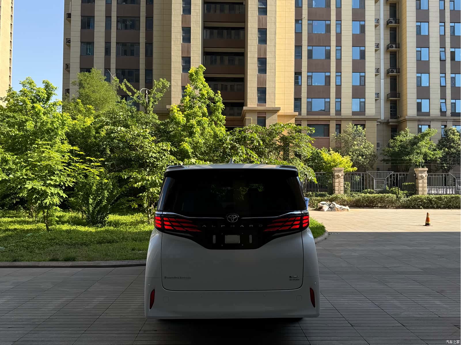 Toyota Alphard, 2024 6
