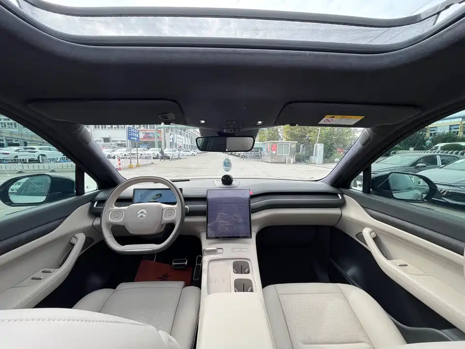 NIO ES8