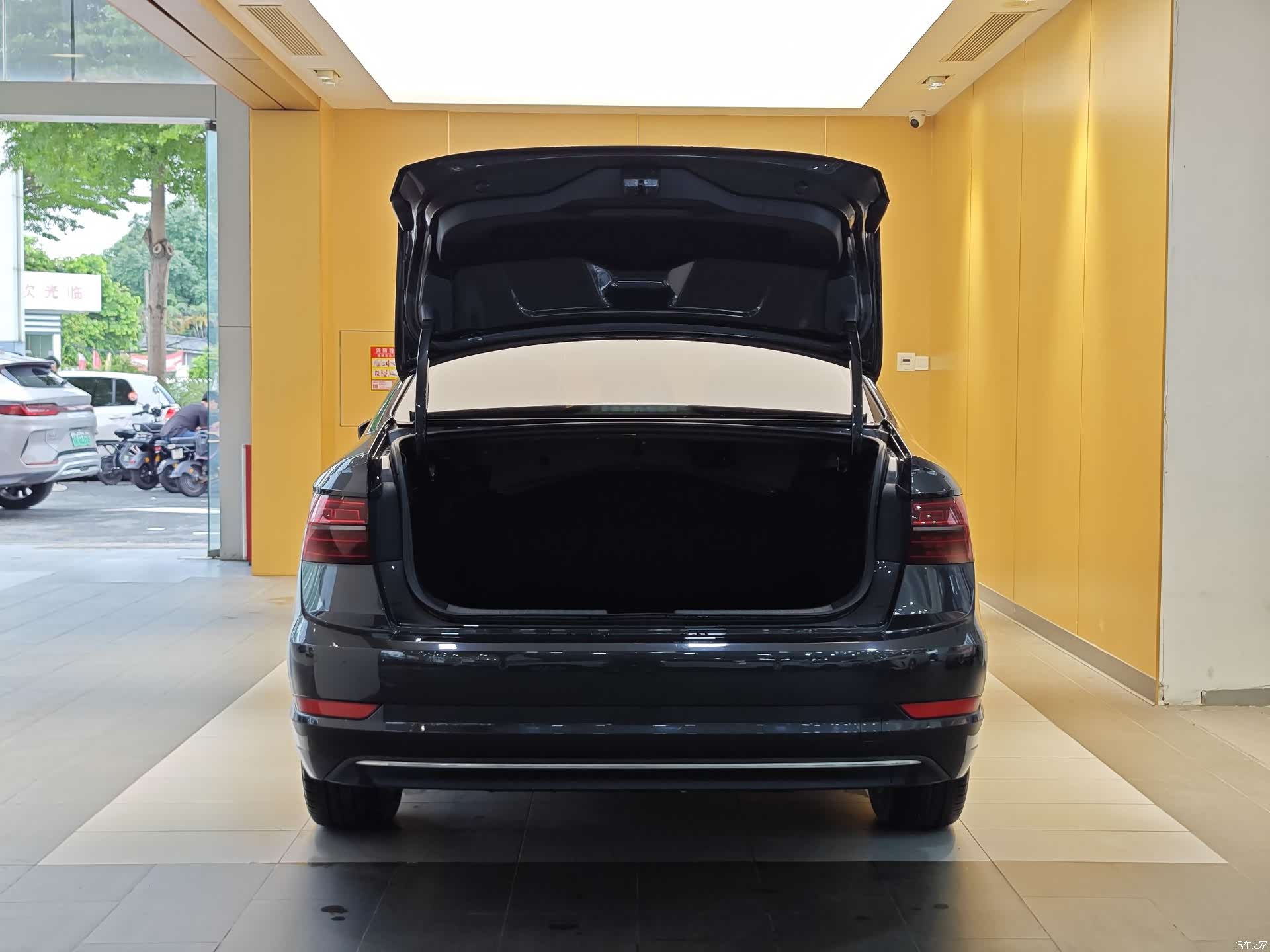 Volkswagen Sagitar, 2022 28